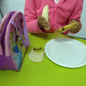 Imagen de una sesión de neurorehabilitación pediátrica para orientar la alimentación desde el enfoque de integración sensorial
