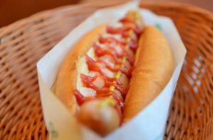 Imagen de un perrito caliente