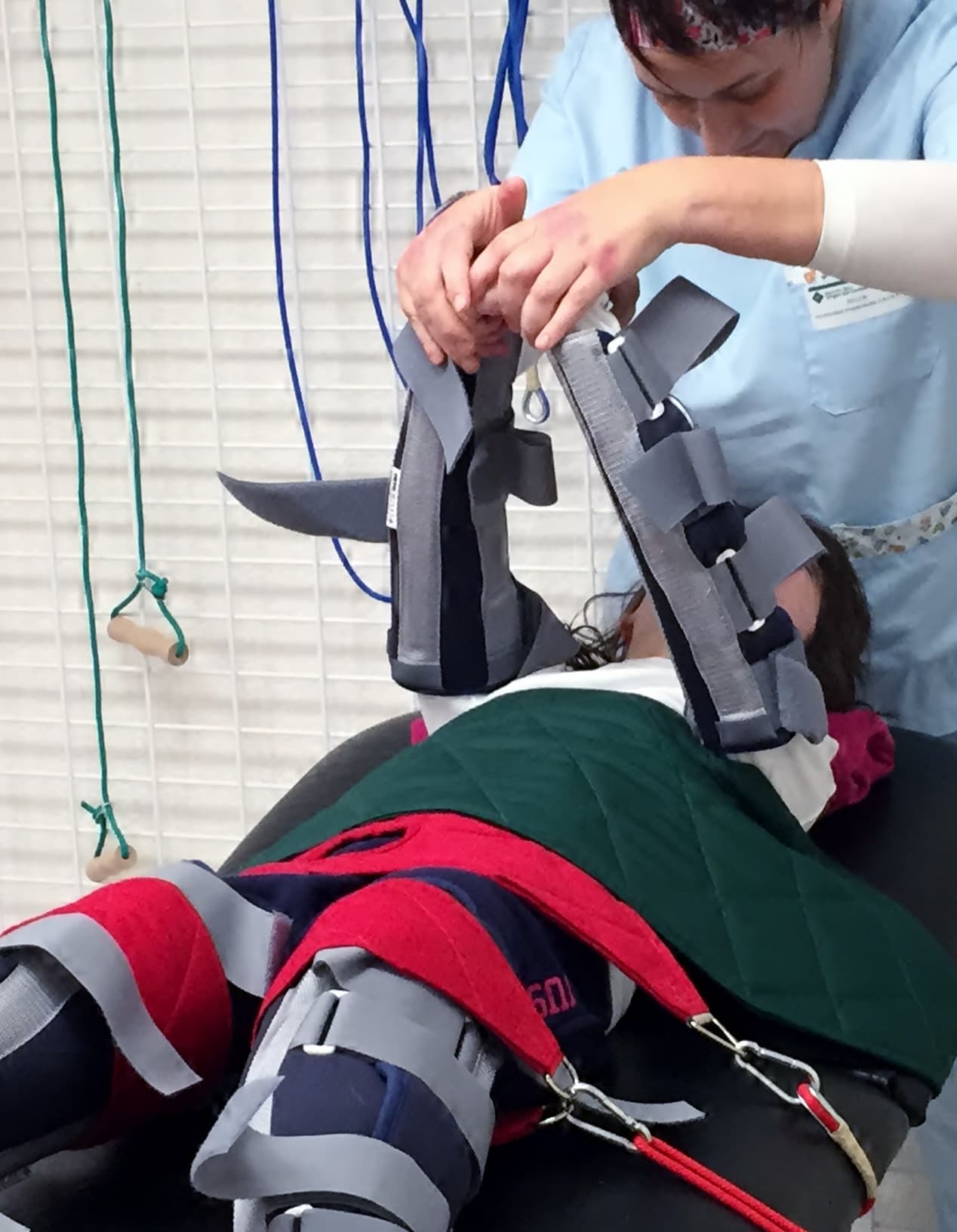 Therasuit, un traje ortopédico para mejorar la movilidad de niños con parálisis cerebral