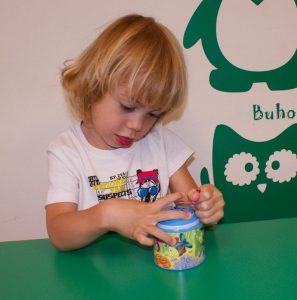 La terapia HABIT incrementa la independencia manual mediante el impulso del uso de ambas manos en cooperación