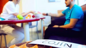 Paciente del Instituto de Rehabilitación Neurológica de Hospitales vithas que sufre anomia