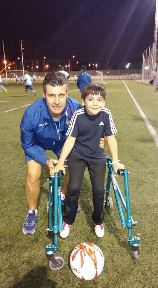 Andreu, uno de nuestros niños del Instituto de Rehabilitación Neurológica con parálisis Cerebral juega en el Levante UD