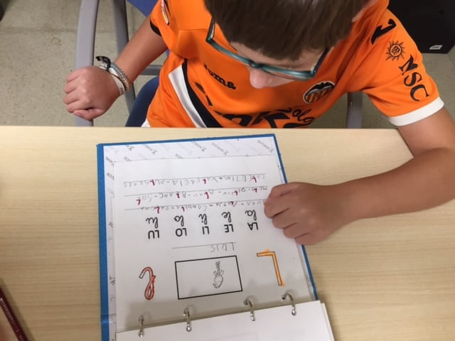 Leer no es aburrido Otro material de lectoescritura que han creado nuestros propios niños con la ayuda de los profesionales del Instituto de Rehabilitación Neurológica