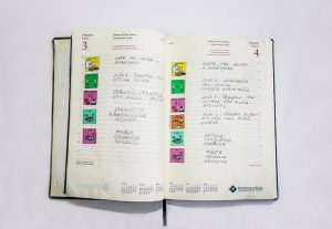 Dentro de la rehabilitación cognitiva se puede aliviar la atención con el uso de agendas