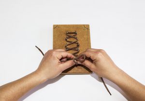 Ejemplo de una de las actividades de rehabilitación que se desarrolla en terapia ocupacional con personas con Ictus ACM Izquierda