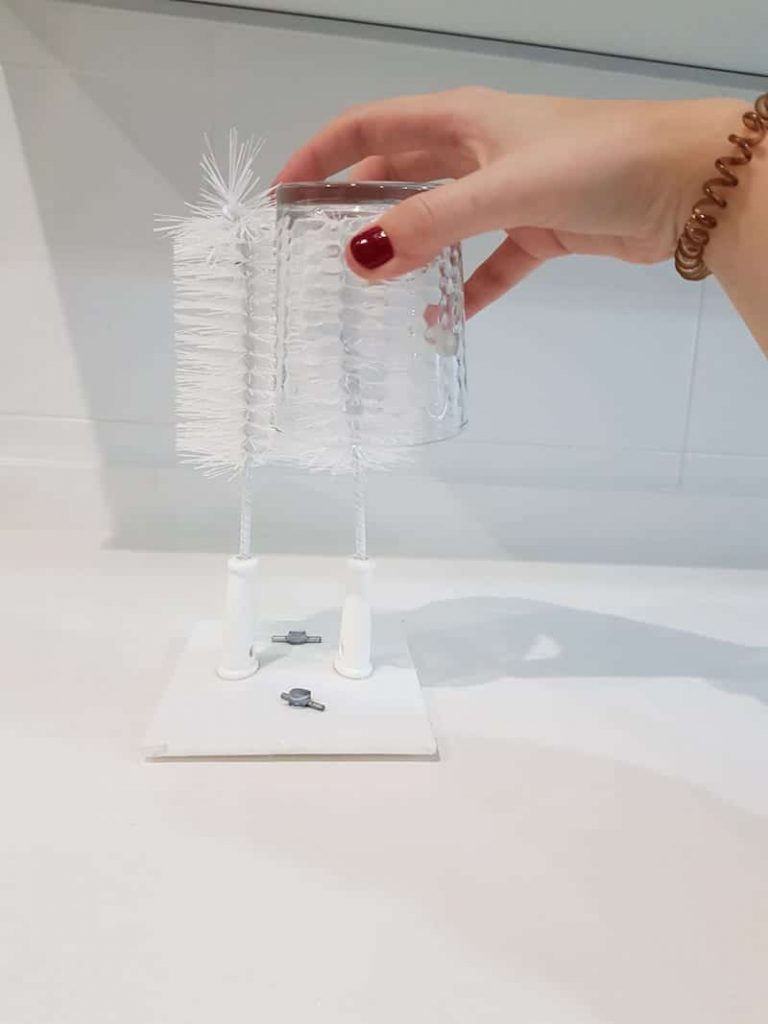 Productos de Apoyo para la cocina en personas con hemiplejia Friegavasos
