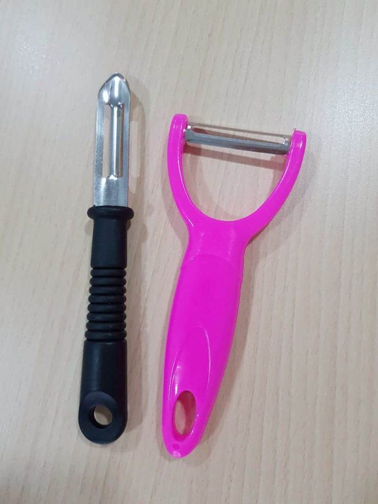 Productos de Apoyo para la cocina en personas con hemiplejia Pelador