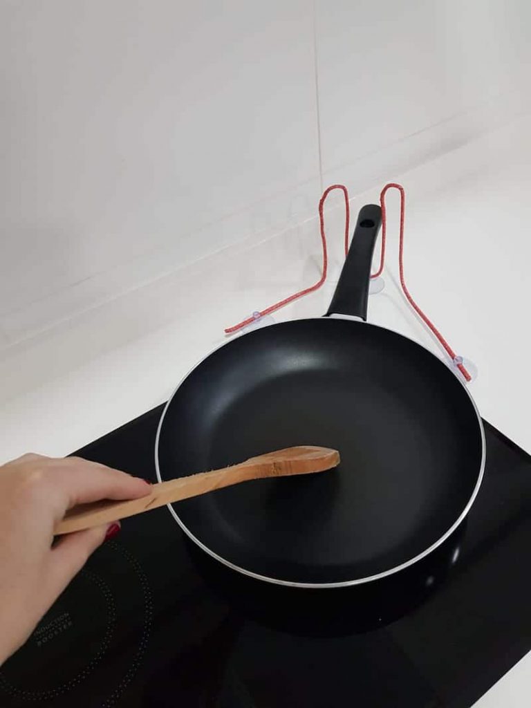 Productos de Apoyo para la cocina en personas con hemiplejia Sujeta Sartenes