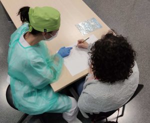 Sesión de terapia ocupacional en el centro Vithas IRENEA de Elche en tiempo de la Covid19