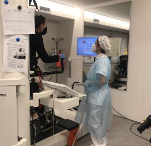 Paciente post-covid realizando una sesión de Lokomat dentro del programa intensivo de tratamiento