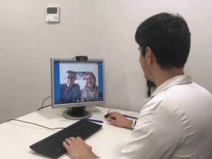 sesion teleIRENEA con familia con daño cerebral