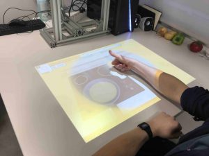 Armrest, sistema de realidad mixta para la rehabilitación del brazo parético