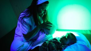 paciente pediátrico con daño cerebral grave durante su sesión de neurorrehabilitación en irenea valencia