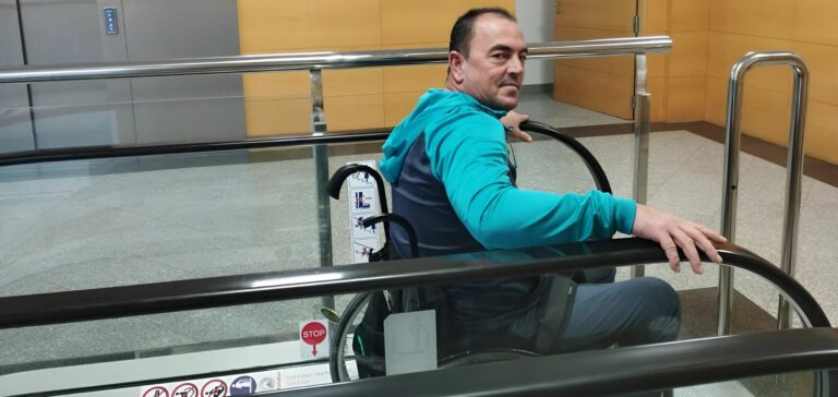 Sesión de neurorrehabilitación de uno de los pacientes con lesión medular de nuestro centro de Irenea en Vithas Sevilla