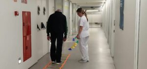 Sesión de neurorrehabilitación de uno de los pacientes con esclerosis múltiple de nuestro centro de Irenea en Vithas Valencia Consuelo