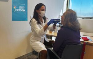 Rehabilitación logopédica en Irenea de una paciente de Vithas Sevilla con disfagia orofaríngea