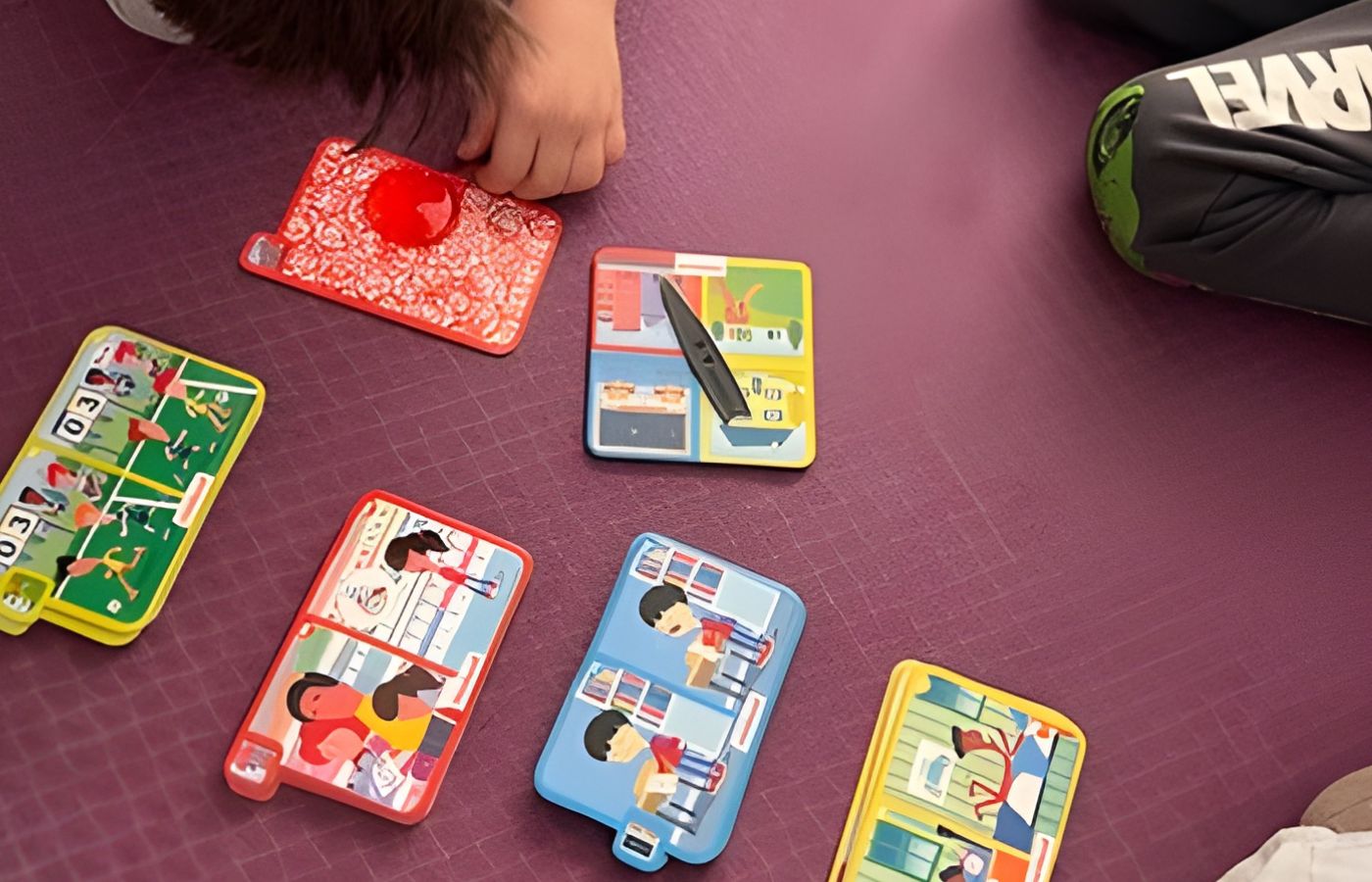 Sesión de terapia cognitiva de uno de nuestros pequeños pacientes con autismo en Irenea Elche